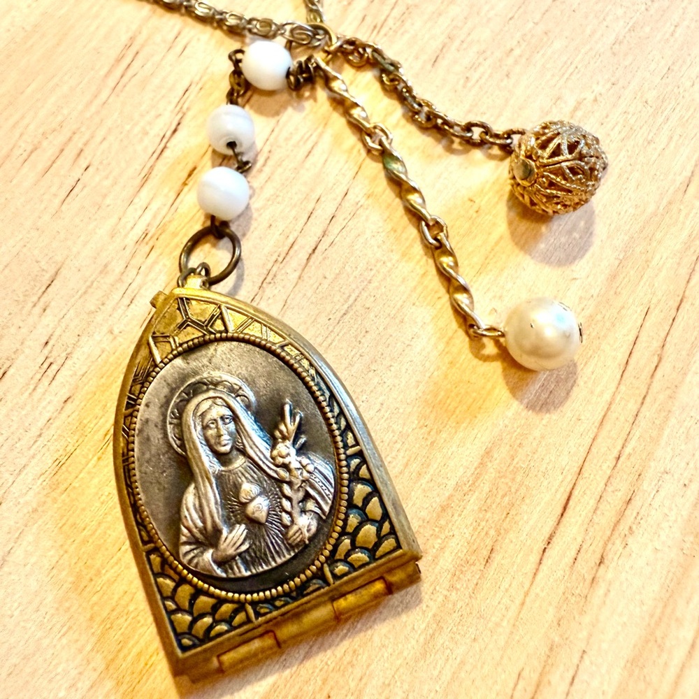 Vintage Religious Pendant Necklace